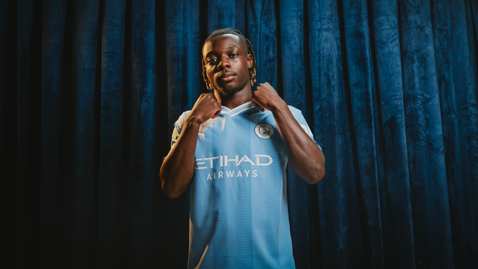 Manchester City contrata o extremo direito Jérémy Doku a tempo